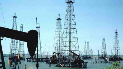 Brent markalı neftin qiyməti  45 dolları ötüb