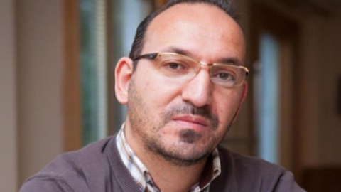 Jurnalist Kamil Həmzəoğlu evini satışa &ccedil;ıxardı