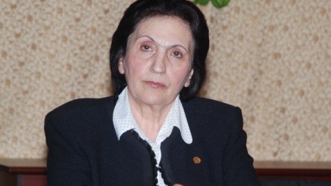 “Oxumuş, təhsilli adamlar paxıllıq edəndə onlara yazığım gəlir” - MÜSAHİBƏ