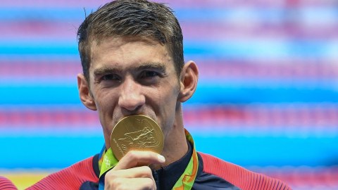 Amerikalı üzgüçü 2000 illik Olimpiada rekordunu YENİLƏDİ