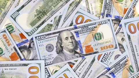  Azərbaycan bankları dollar satışını 73 dəfə azaldıb 