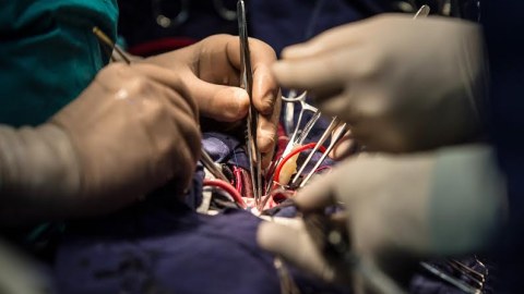 Mədəsindən 40 bı&ccedil;aq &ccedil;ıxdı