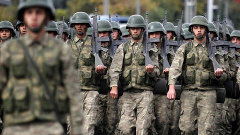 Türkiyədə 600-ə yaxın polkovnik istefaya göndərildi