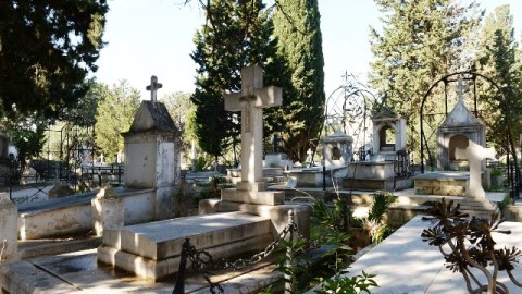 Ərlə arvad öz dəfnlərini təşkil etdilər