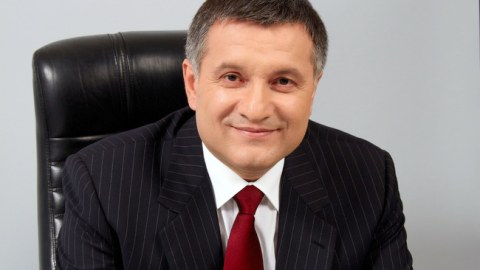 Deputat Azərbaycanda doğulmuş erməni nazirin işdən çıxarılmasını istəyir