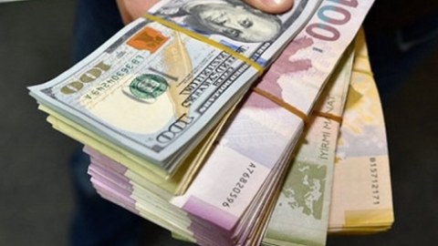 Banklardan kredit m&uuml;qavilələrinə valyuta ilə bağlı gizli bənd