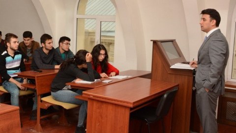 İqtisad Universitetinin Beynəlxalq İqtisadiyyat Məktəbinə ke&ccedil;id balı a&ccedil;ıqlanıb