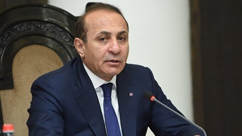 “Fahişələri dəyişməklə fahişəxana dəyişməz”- Baş nazirin istefasına şərh