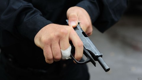 Bakıda evə silahlı basqın olub, bir nəfər g&uuml;llələnib