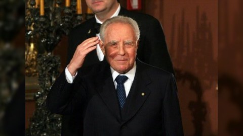 Ke&ccedil;miş prezident vəfat edib