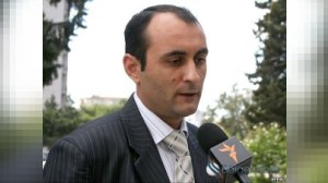 Vəkili həbsdəki jurnalistə baş &ccedil;əkdi: &ldquo;İşgəncə veriblər&rdquo;