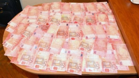 Ermənistanda saxta avro hazırlayanlar həbs olundu - FOTO