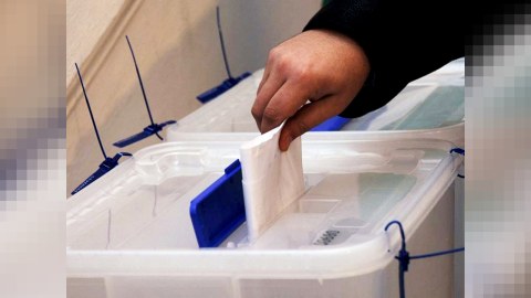 Referendumda se&ccedil;icilərin yarıdan &ccedil;oxu səs verib