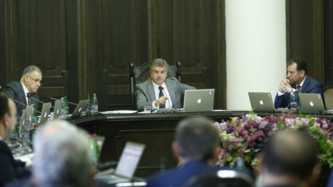 Ermənistan hökuməti büdcə xərclərini azaldır