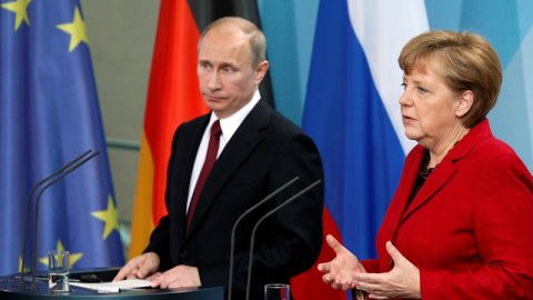 Merkel Rusiyaya qarşı yeni sanksiyalar barədə düşünür
