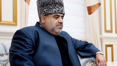 Allahş&uuml;k&uuml;r Paşazadə harada nə geyinir? - MARAQLI