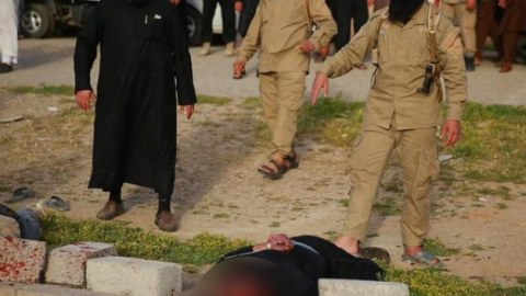 İŞİD-dən daha bir VƏHŞİLİK: 284 nəfər edam edildi