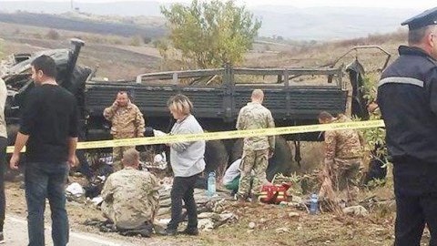 Erməni əsilli hərb&ccedil;i G&uuml;rc&uuml;standa yol qəzasında &ouml;ld&uuml;