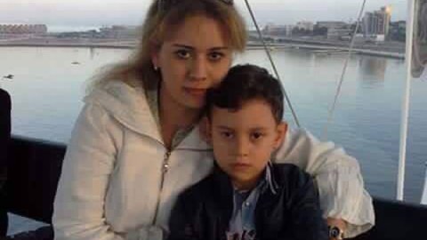 Gənc qadının oğlu ilə birgə qəzada &ouml;ld&uuml;