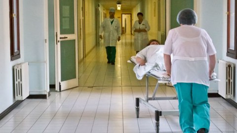 D&ouml;vlət xəstəxanaları PULLU olacaq? - Nazirlik izah etdi, deputat haqq qazandırdı