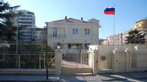 Rusiya səfirliyi minaatanlardan atəşə tutulub