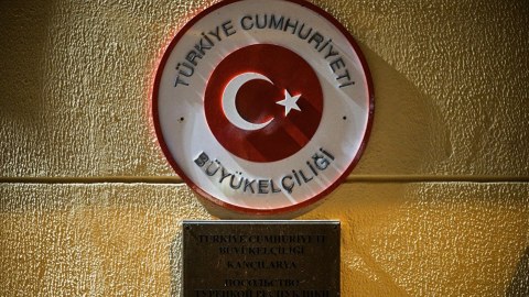 T&uuml;rkiyənin Fransadakı səfirliyinə h&uuml;cum olub