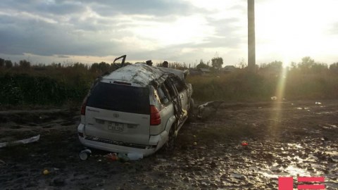 "Toyota Prado" aşıb, 3 nəfər yaralandı- Ucarda -Foto