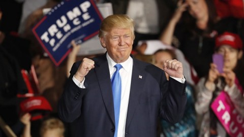 Donald Tramp Amerikanın yeni prezidentidir - YENİLƏNİB  