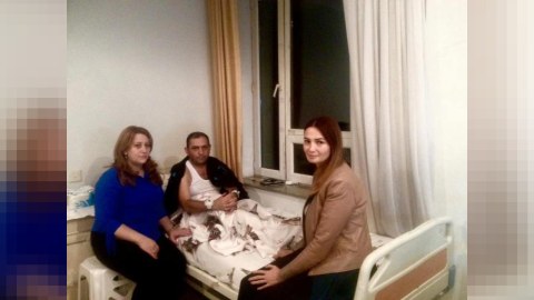 Qənirə Paşayeva ağır vəziyyətdə olan jurnalistə baş &ccedil;əkdi - FOTO  