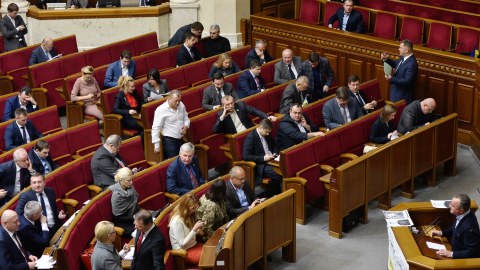 Deputat partiya sədrini “siyasi fahişə” adlandırdı
