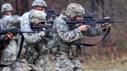 NATO Rusiya ilə sərhəddə qoşun yığmağa başladı