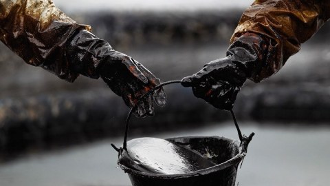 Böhrandan xilas olmaq üçün neft neçəyə olmalıdır?  