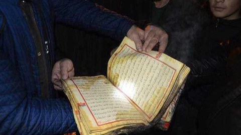 Ev kül oldu: “Quran” yanmadı 