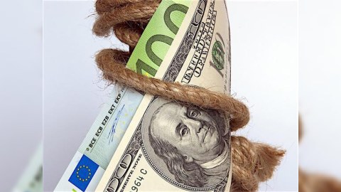 Dolları lirəyə dəyişənlərə istirahət verilir - VİDEO 