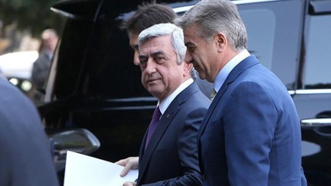 Sarkisyan baş naziri şoumen ADLANDIRDI