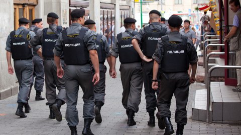 Azərbaycanlı biznesmeni şantaj edən polislər tutuldu