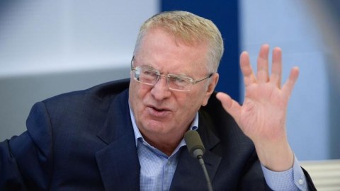 Jirinovskidən TƏKLİF : “Nənə deputatları borş bişirməyə göndərək”