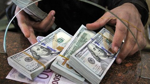 Okeanın o tayından verilən qərar Bakıda dollar qıtlığı yaradıb