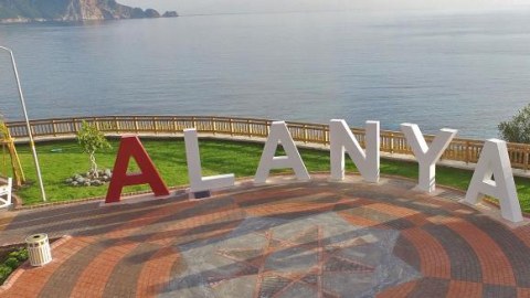 Azərbaycanlı jurnalistlər T&uuml;rkiyədə Alanyanı se&ccedil;ir