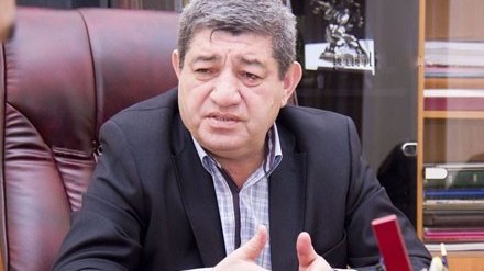 Dil&ccedil;i deputat danışığını bilməyən həmkarlarına haqq qazandırdı