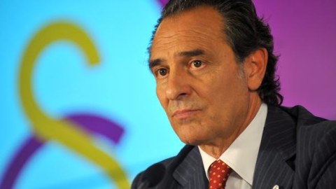 İtaliya millisinin ke&ccedil;miş baş məşq&ccedil;isi &ldquo;Valensiya&rdquo;dan getdi