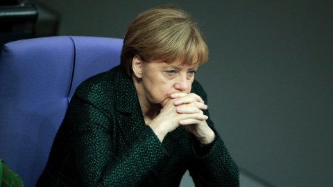 Merkel İstanbuldakı terrorla bağlı başsağlığı verib 