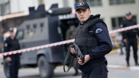 İstanbulda məsciddə atışma olub   