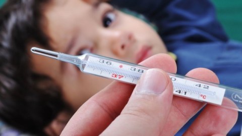 Səhiyyə Nazirliyi: Virusa yoluxanların 20 faizi uşaqlardır  
