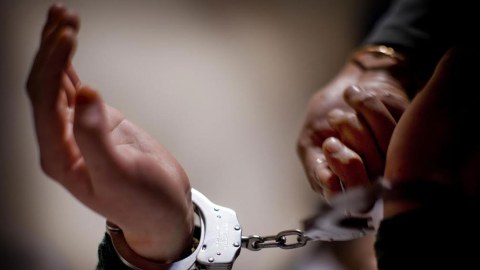 M&uuml;əllim şagirdi ilə intim yazışmasına g&ouml;rə tutuldu