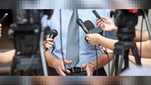 Media d&uuml;ş&uuml;k məişət m&ouml;vzularını g&uuml;ndəmə &ccedil;evirir - Ekspertlərdən jurnalistlərə İTTİHAM  