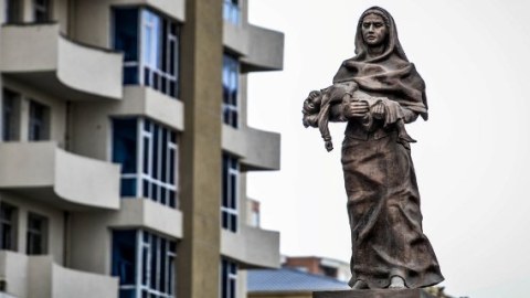 Bakıdakı Xocalı abidəsinin yeri dəyişdirilə bilər - Milli Məclisdə təklif irəli sürülüb  