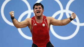 Azərbaycan ağırlıqqaldıranı Olimpiya medalından məhrum edilib