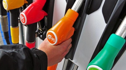 D&uuml;nya &ouml;lkələrində Aİ-95 benzini ne&ccedil;əyə satılır? - SİYAHI