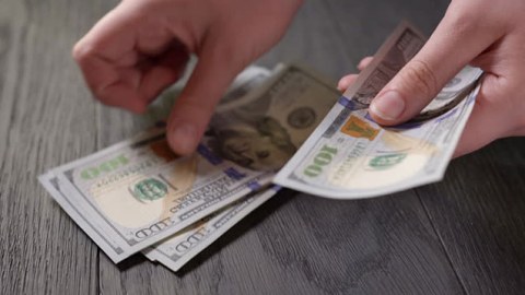 Hansı bankdan nə qədər dollar almaq olar? – SİYAHI